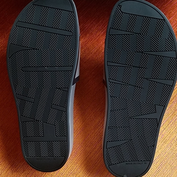 JIMMY CHOO Slides - Picture 6 of 11